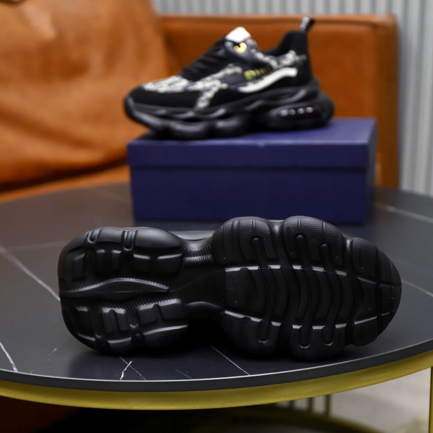 Ex-factory price: 462💰🙅‍♂️🙅‍♂️🙅‍♂️ Brand: Dior DIOR Standard code: 38-44 (45 customized) Grade: Same as the official website Material: Original cowhide material spliced with brand cloth Comfortable and breathable lining Lightweight and wear-resistant sports outsole Style category: Men's fashion casual shoes Running sports shoes Distinguished luxury brand elements Top luxury color: actual picture color